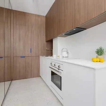 Exceptional With Balcony In Center By Renters Lejlighed Warszawa