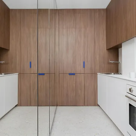 Exceptional With Balcony In Center By Renters Lejlighed