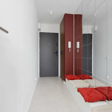 Exceptional With Balcony In Center By Renters *